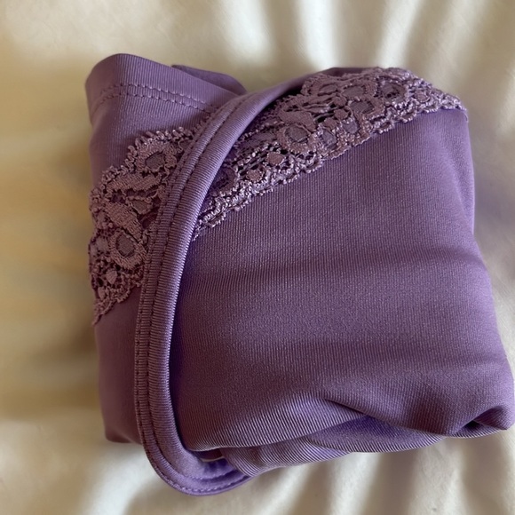 NY and Co camisole: FREEW/ PURCHASE! ADD TO BUNDLE FOR DISCOUNTED OFFER AND SALE - Picture 6 of 10